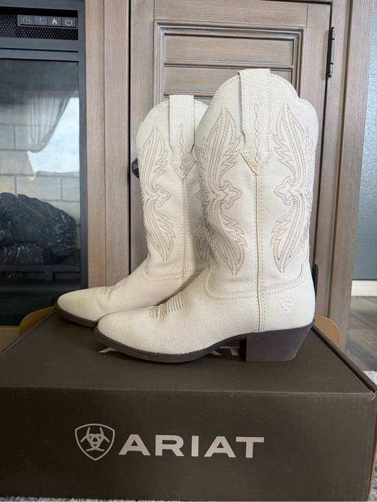 Ariat Shoes - Ariat Off-White Western Cowboy Boots